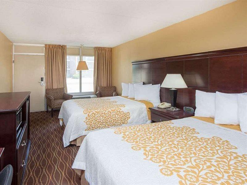 Days Inn By Wyndham Paducah Εξωτερικό φωτογραφία