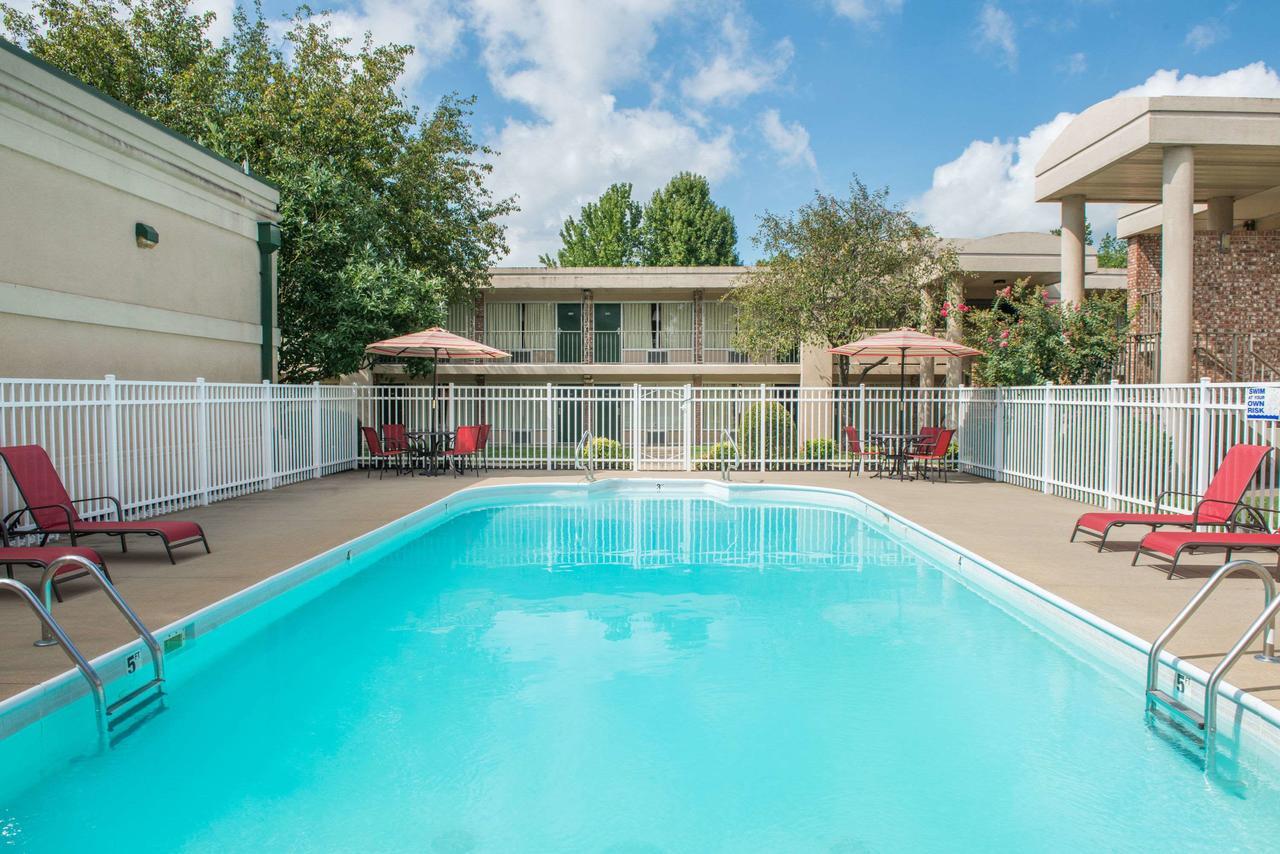 Days Inn By Wyndham Paducah Εξωτερικό φωτογραφία